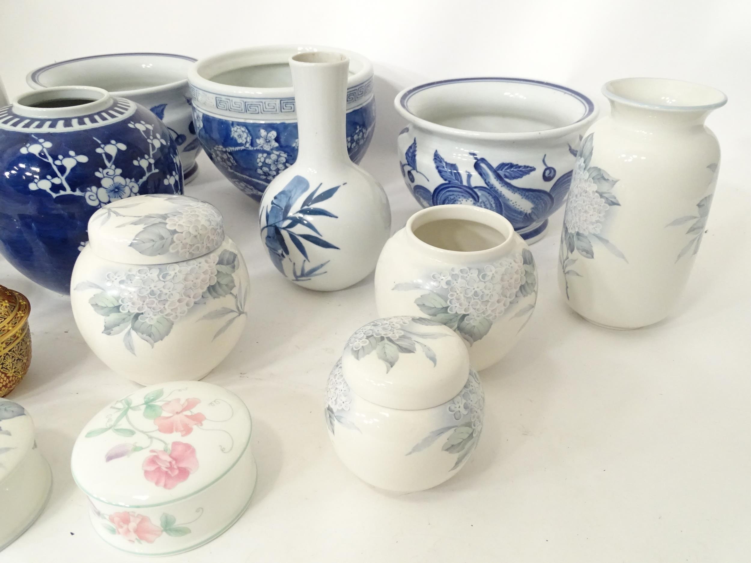Assorted Oriental ceramics to include ginger jars, jardinieres, vases etc. Please Note - we do not - Image 4 of 7