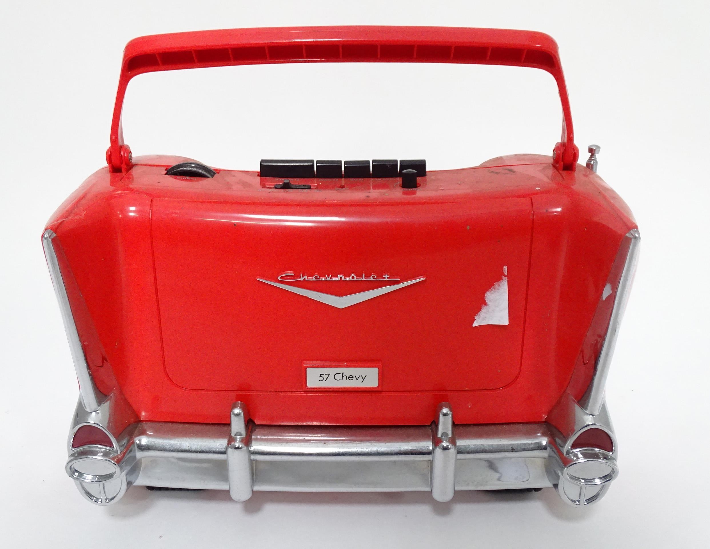 Motoring interest : A novelty radio - formed as a 1950's Chevrolet car Please Note - we do not - Bild 2 aus 5