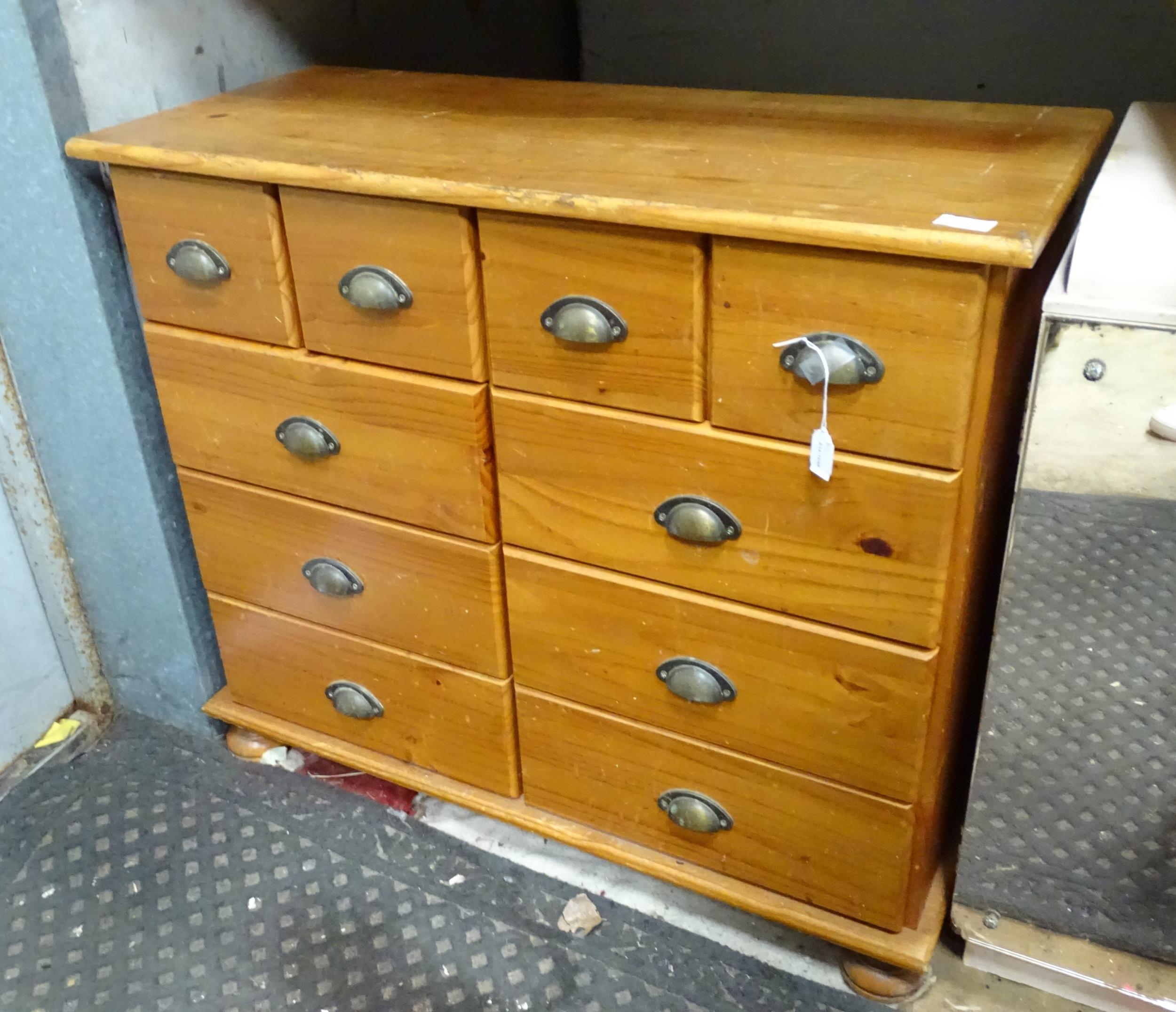 Pine chest of drawers Please Note - we do not make reference to the condition of lots within - Bild 7 aus 8