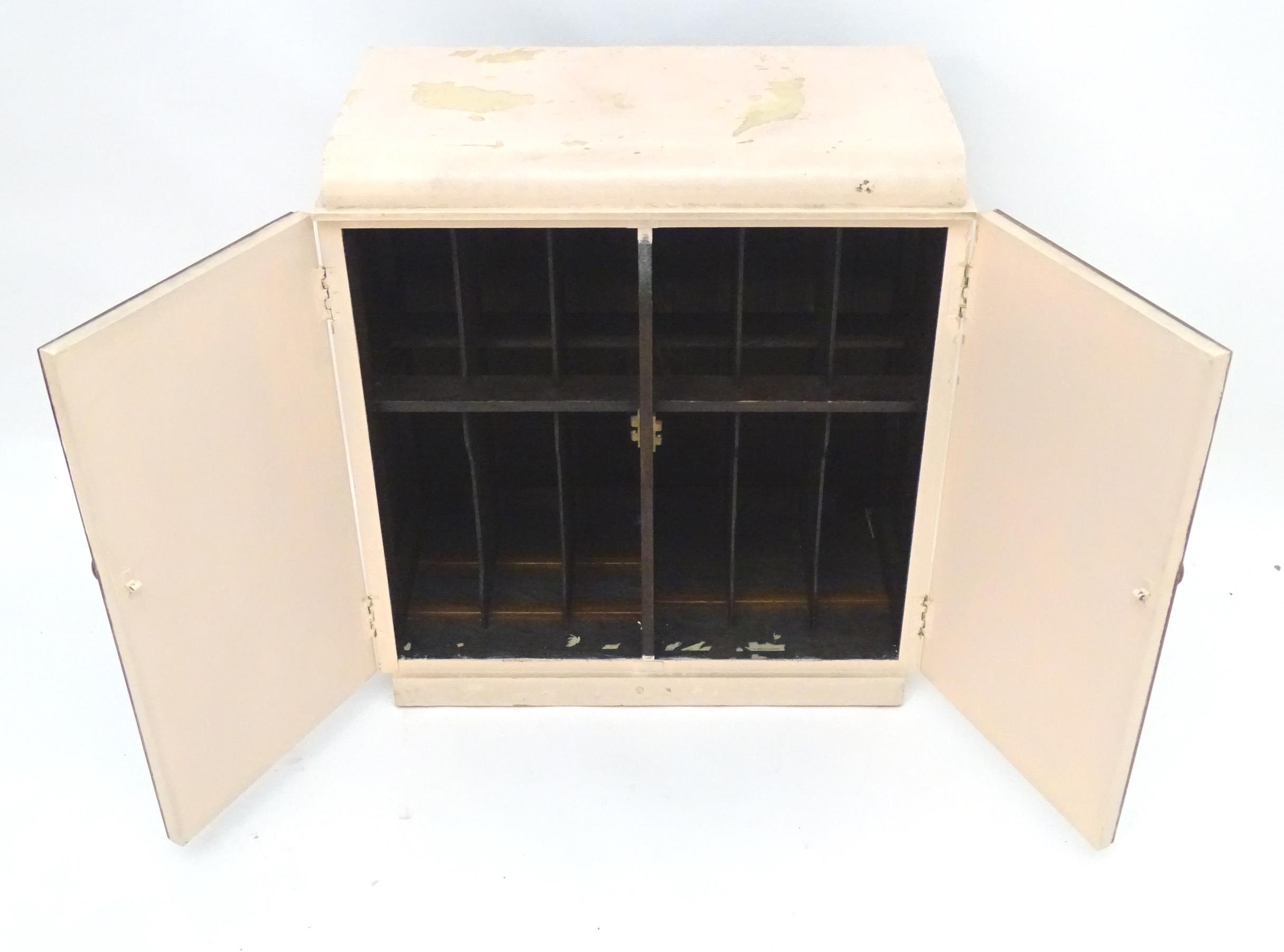 A 1930s cabinet with mirrored doors Please Note - we do not make reference to the condition of - Image 4 of 5