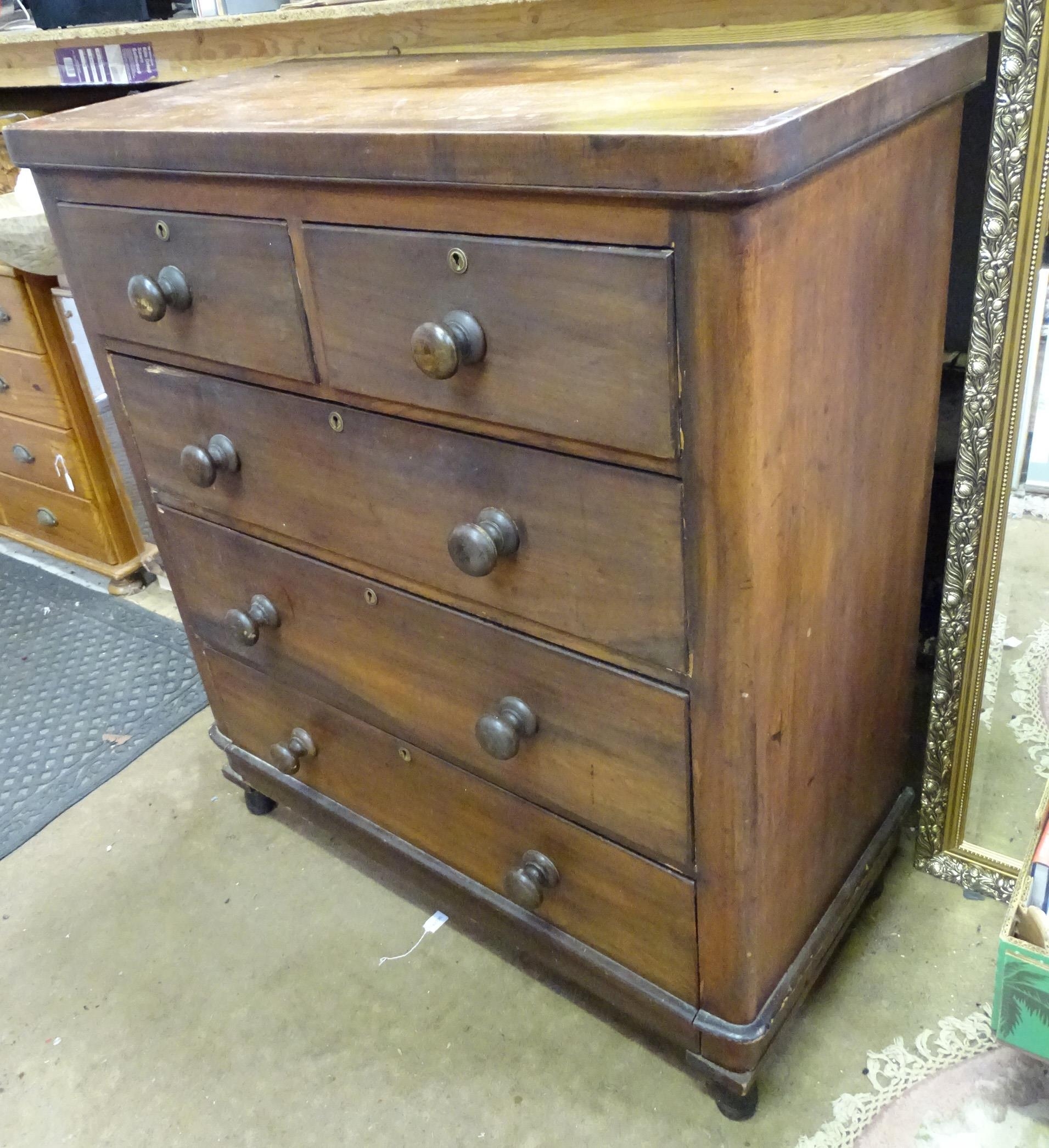 A Victorian mahogany chest of drawers Please Note - we do not make reference to the condition of - Bild 3 aus 4