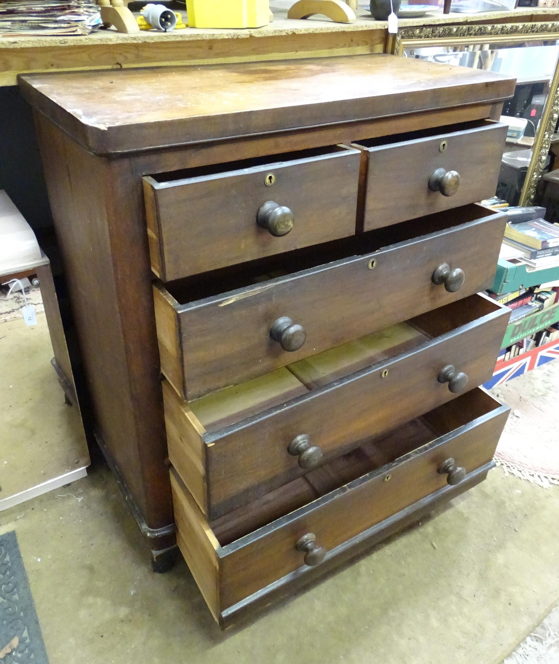 A Victorian mahogany chest of drawers Please Note - we do not make reference to the condition of - Bild 4 aus 4