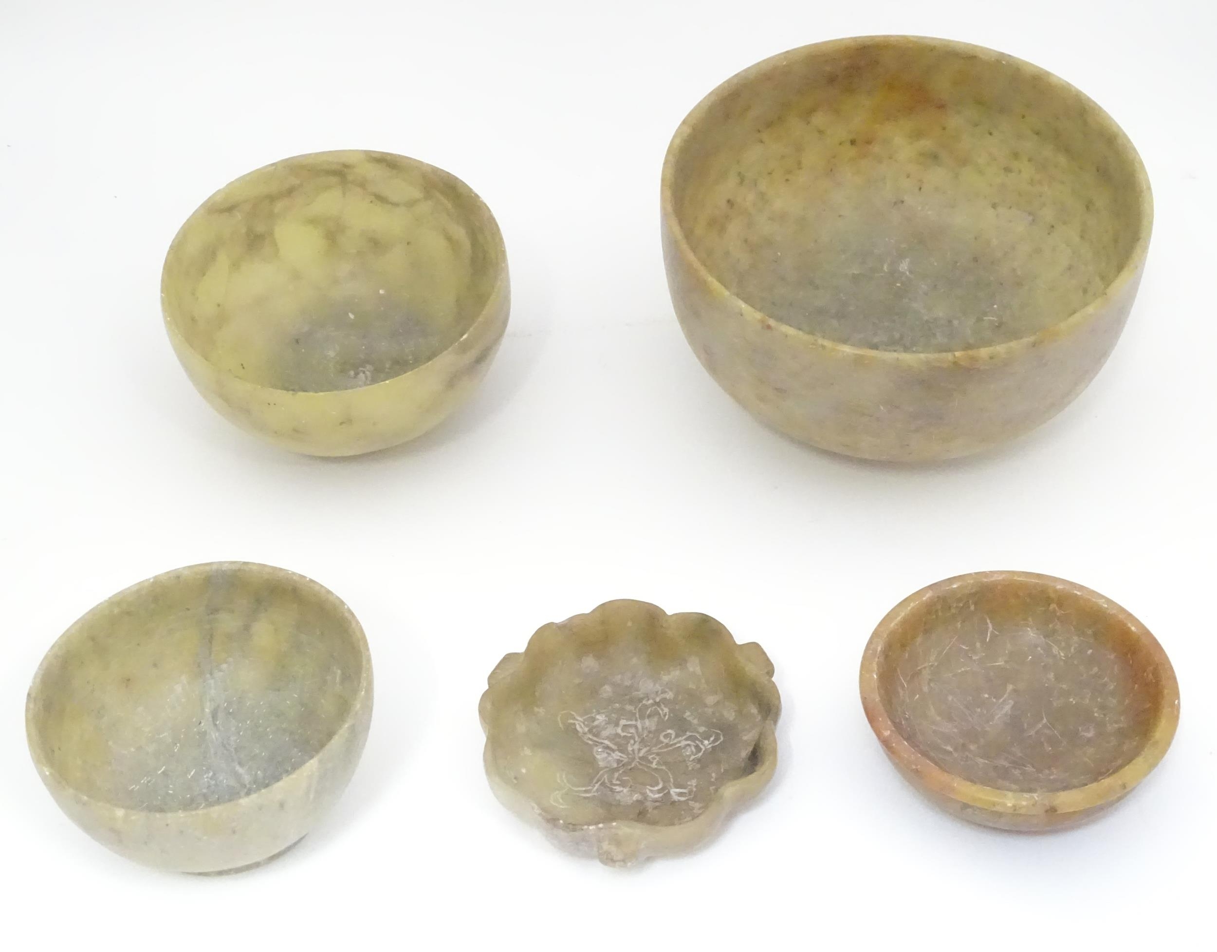 5 assorted Oriental soapstone bowls / dishes Please Note - we do not make reference to the condition - Bild 3 aus 10