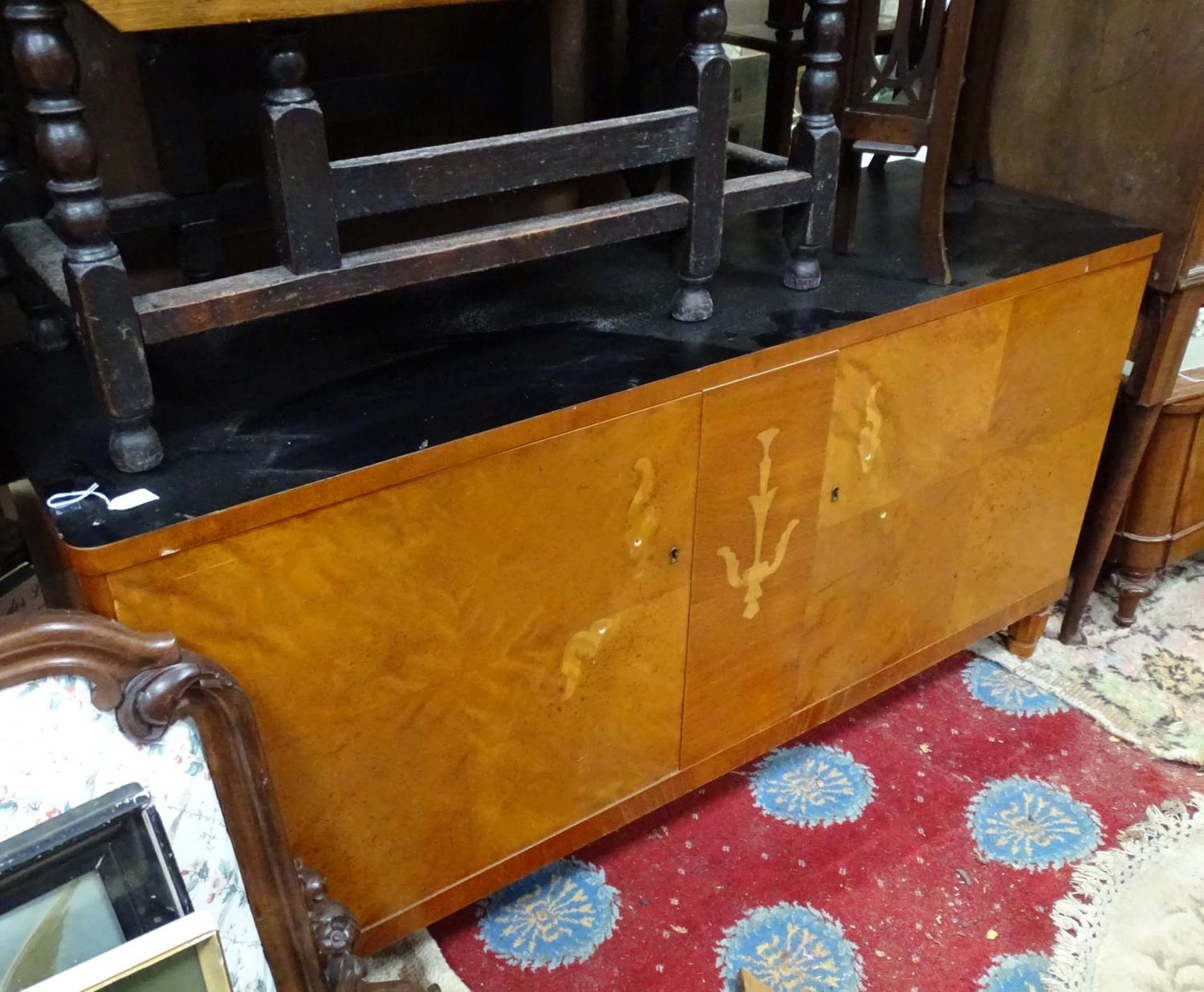 An Art Deco sideboard Please Note - we do not make reference to the condition of lots within - Bild 3 aus 3