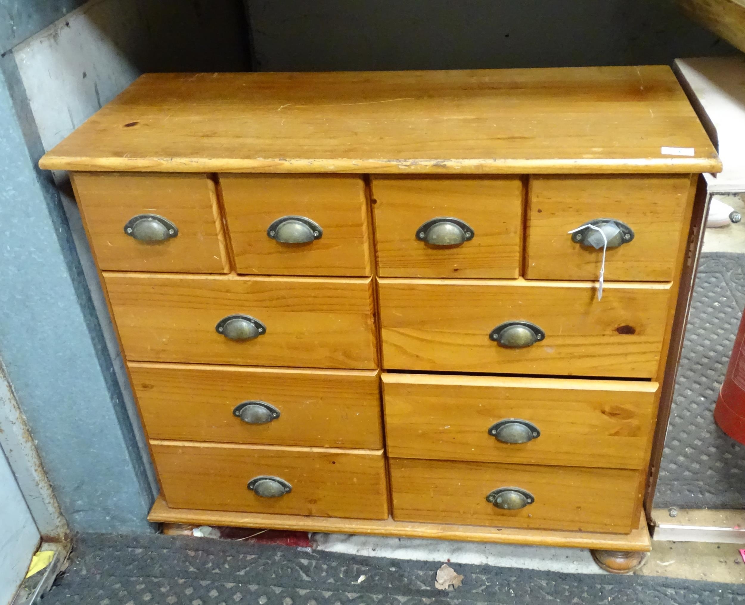 Pine chest of drawers Please Note - we do not make reference to the condition of lots within - Bild 2 aus 8