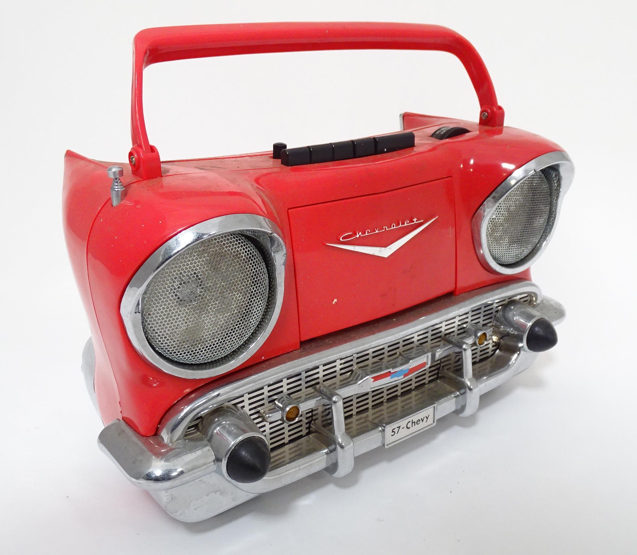 Motoring interest : A novelty radio - formed as a 1950's Chevrolet car Please Note - we do not - Bild 3 aus 5