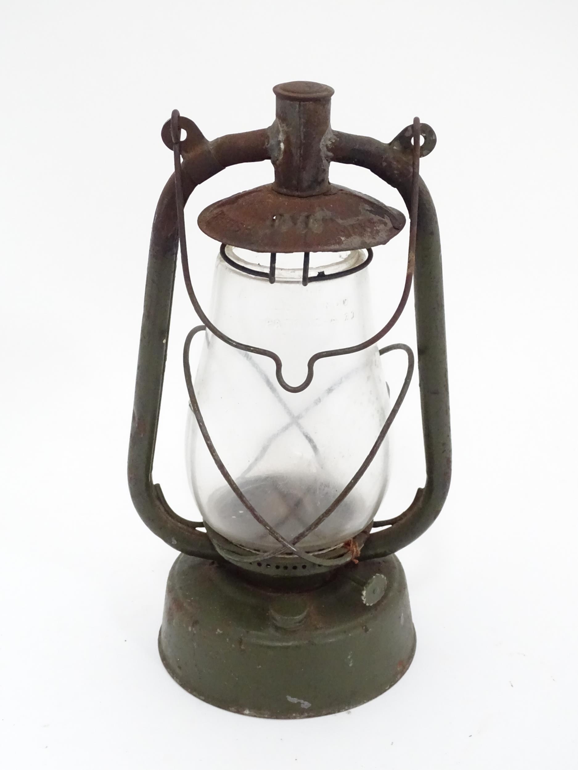 Wartime oil lamp / hurricane lamp by Sherwoods of Birmingham Please Note - we do not make - Bild 3 aus 8