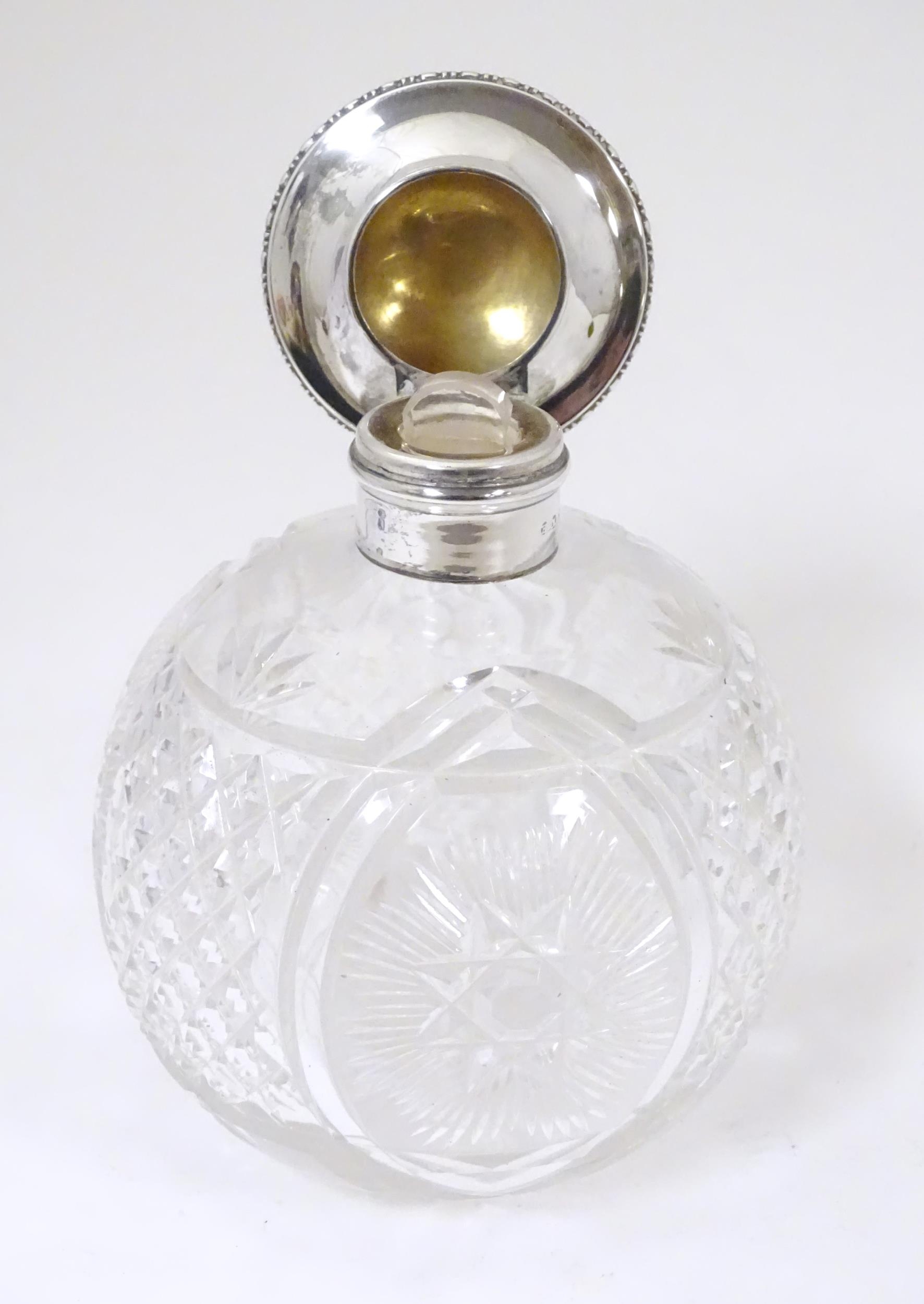A cut glass scent / perfume bottle with mount and hinged lid, hallmarked Birmingham 1922. Approx. - Image 2 of 10