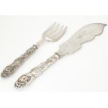 A cased pair of silver plate fish servers with Art Nouveau honesty leaf decoration to handles. The