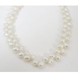 A pearl necklace with 9ct gold clasp. Approx. 16" long Please Note - we do not make reference to the