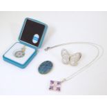Assorted jewellery to include a silver brooch of butterfly form, a (k pendant with opal style