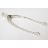 Silver sugar tongs of wishbone form, hallmarked Birmingham 1933, maker James Swann & Co. Approx.