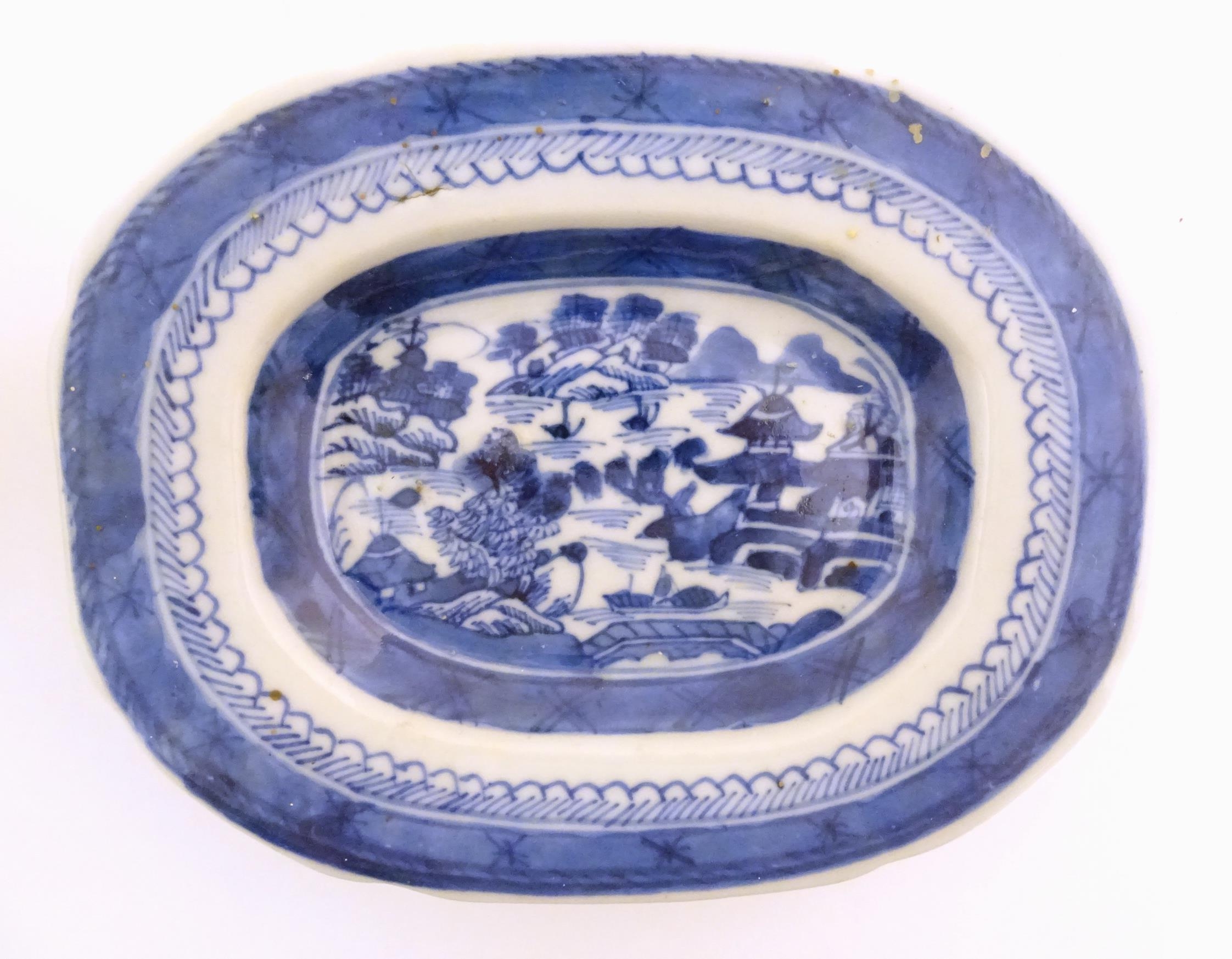 A Chinese blue and white soup tureen of quatrefoil form decorated with a landscape scene with pagoda - Image 6 of 9