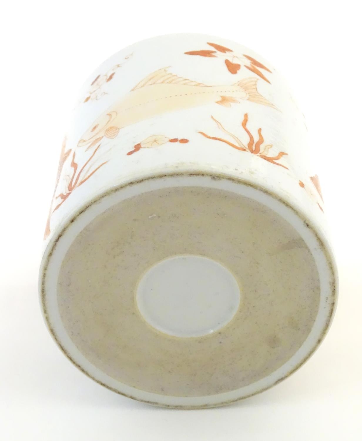 A Chinese brush pot with underwater decoration depicting koi carp fish, coral etc. Approx. 4 3/4" - Image 11 of 12
