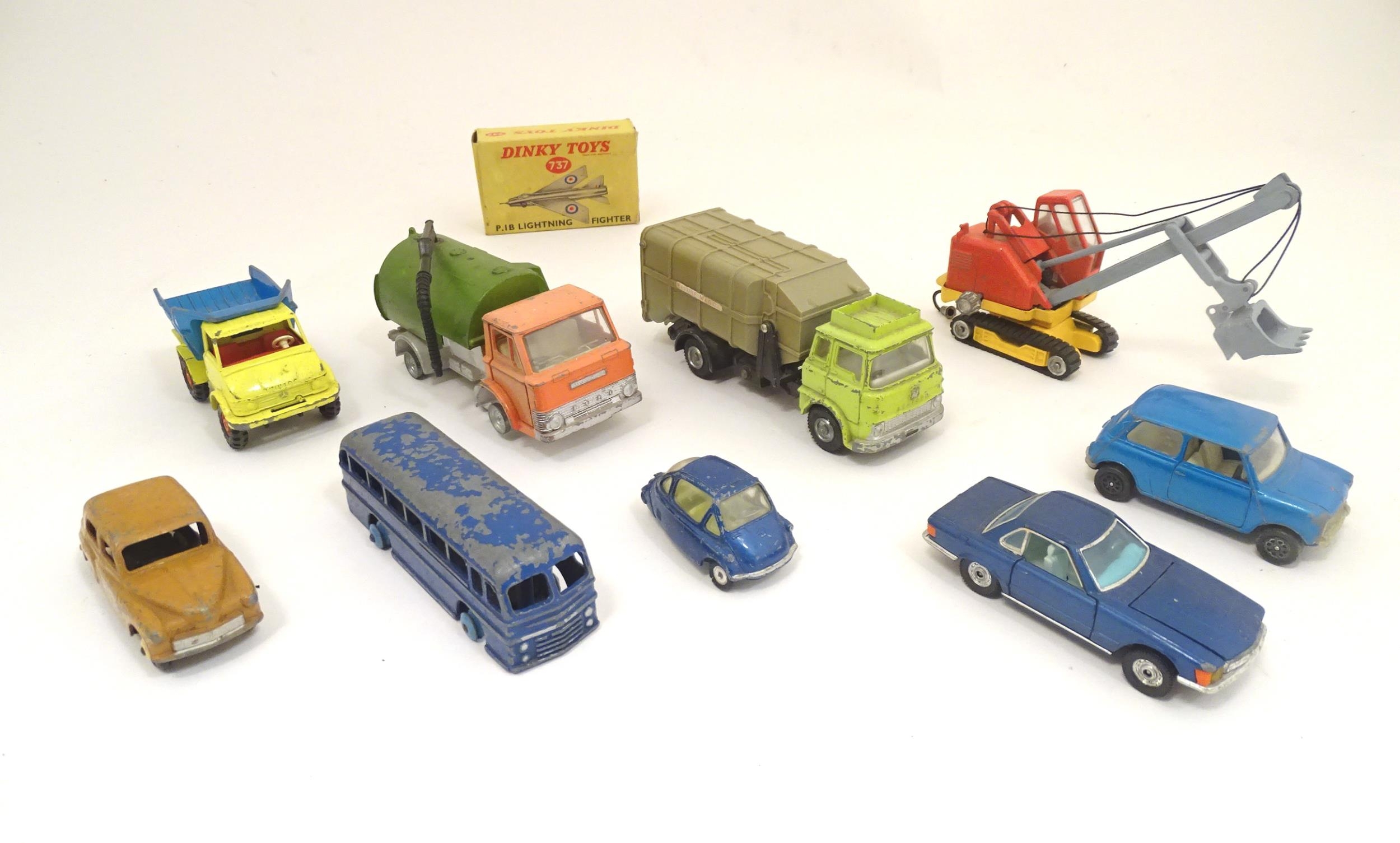 Toys: A quantity of 20thC die cast / scale model cars / vehicles, comprising Corgi Major Models