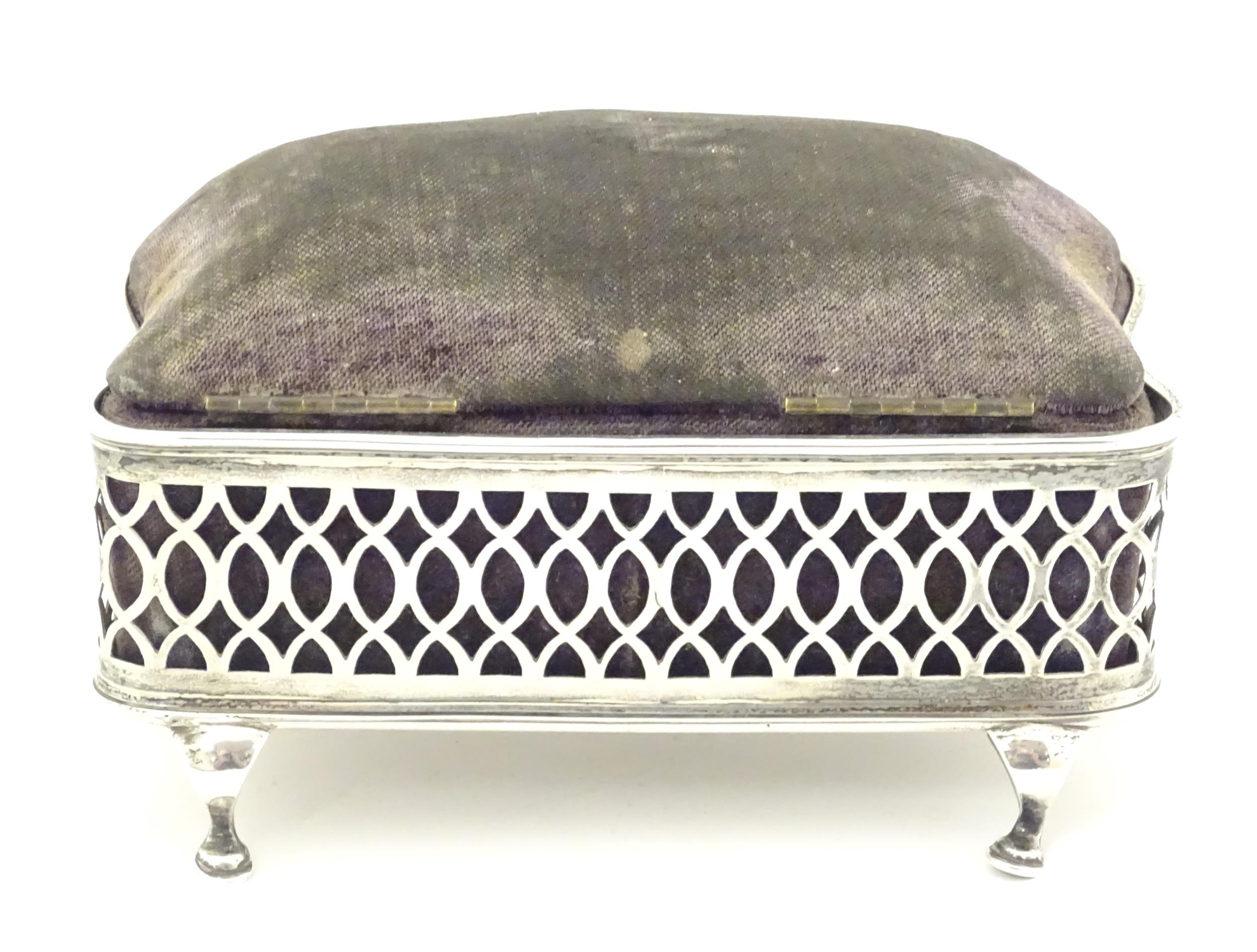 A ring box / jewellery box with hinged velvet top and pierced silver surround and feet, hallmarked - Image 5 of 7