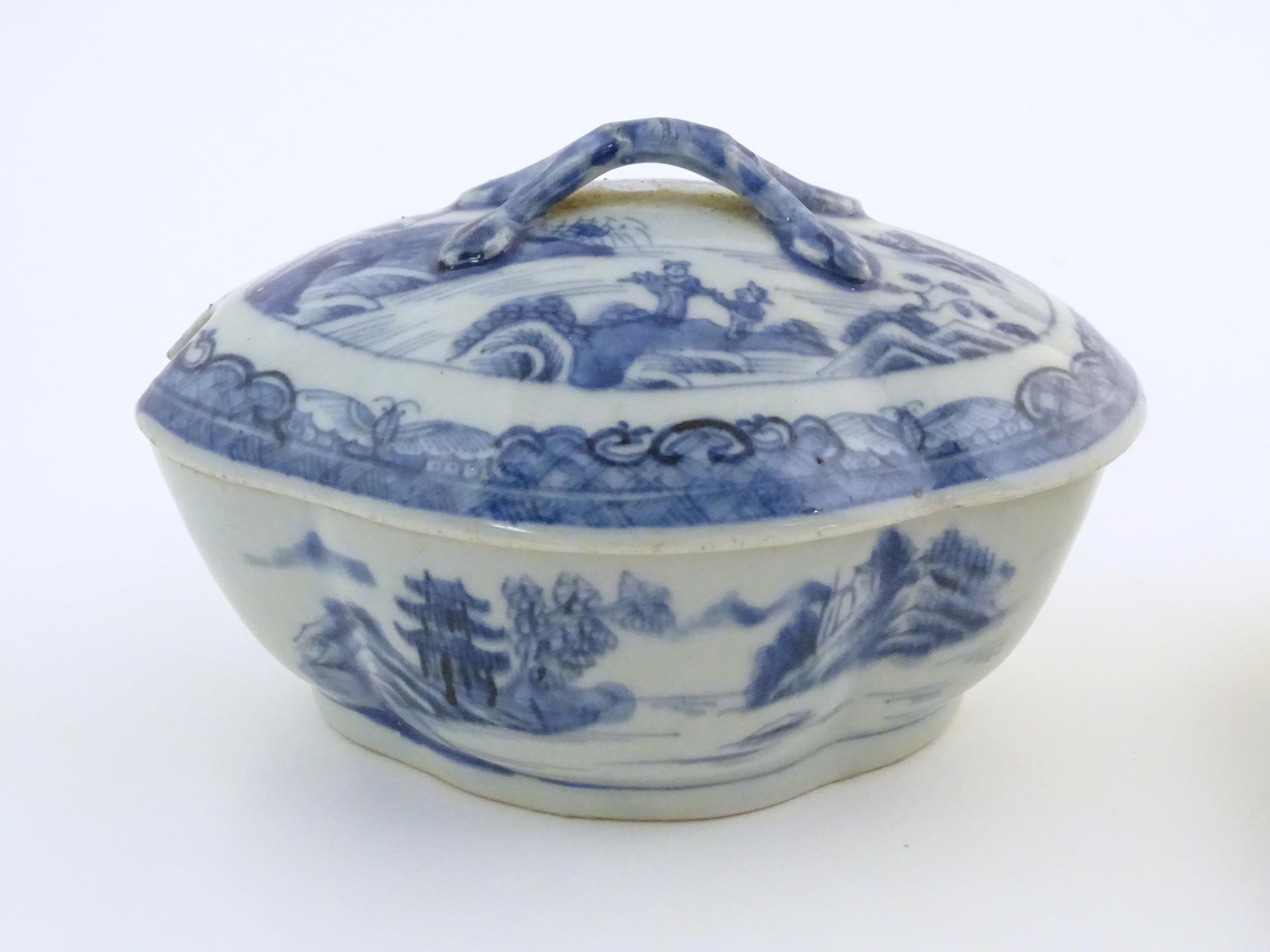 A Chinese blue and white soup tureen of quatrefoil form decorated with a landscape scene with pagoda - Image 5 of 9