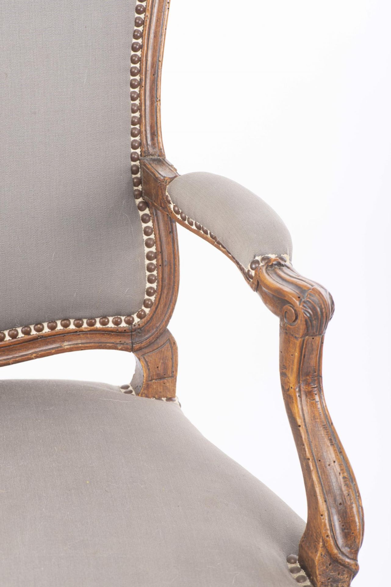 Paire de fauteuils d'époque Louis XV en bois de hêtre - Image 13 of 28