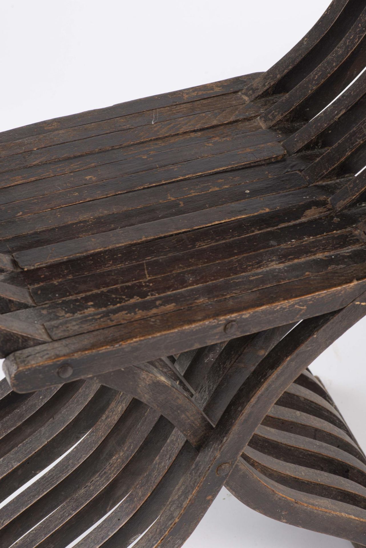 Rare paire de sièges pliants à lamelles dits Savonarole - Image 11 of 20