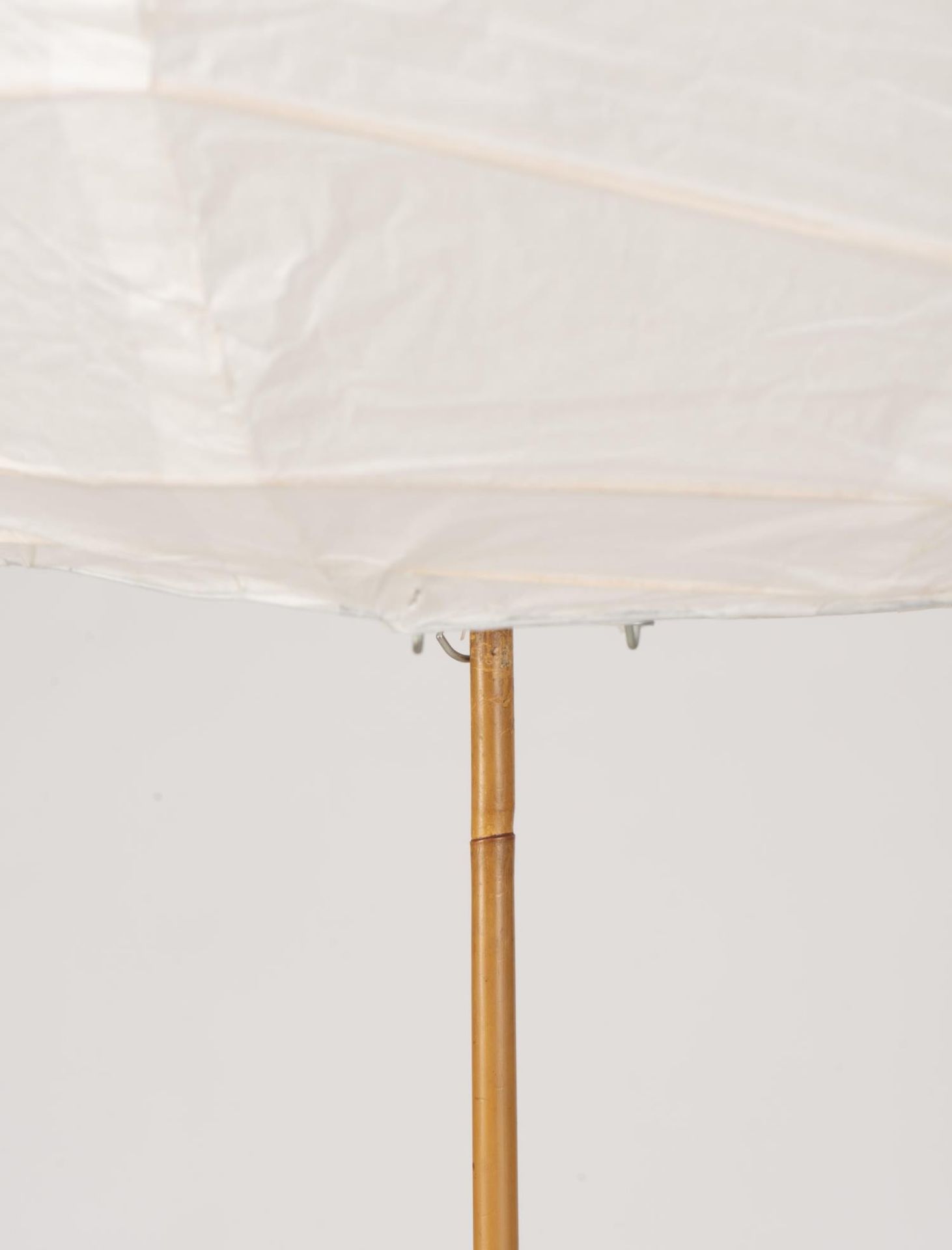 Isamu Noguchi (1904-1988), lampadaire en fer, papier Washi et bambou - Bild 7 aus 20