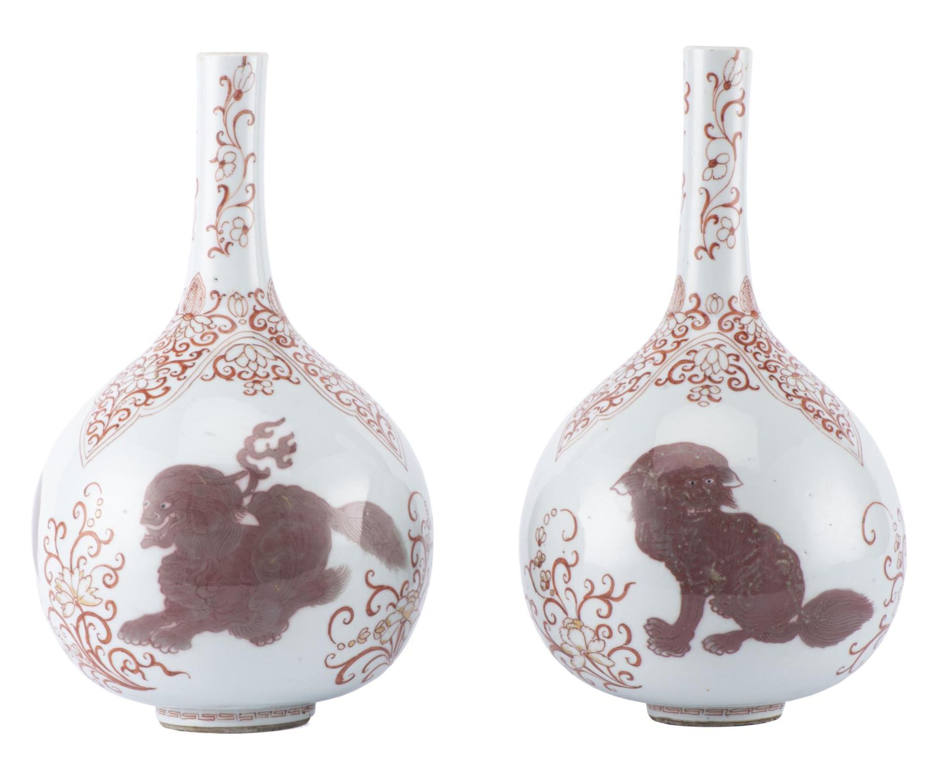 Paire de vases soliflores en porcelaine de Chine, époque Kangxi