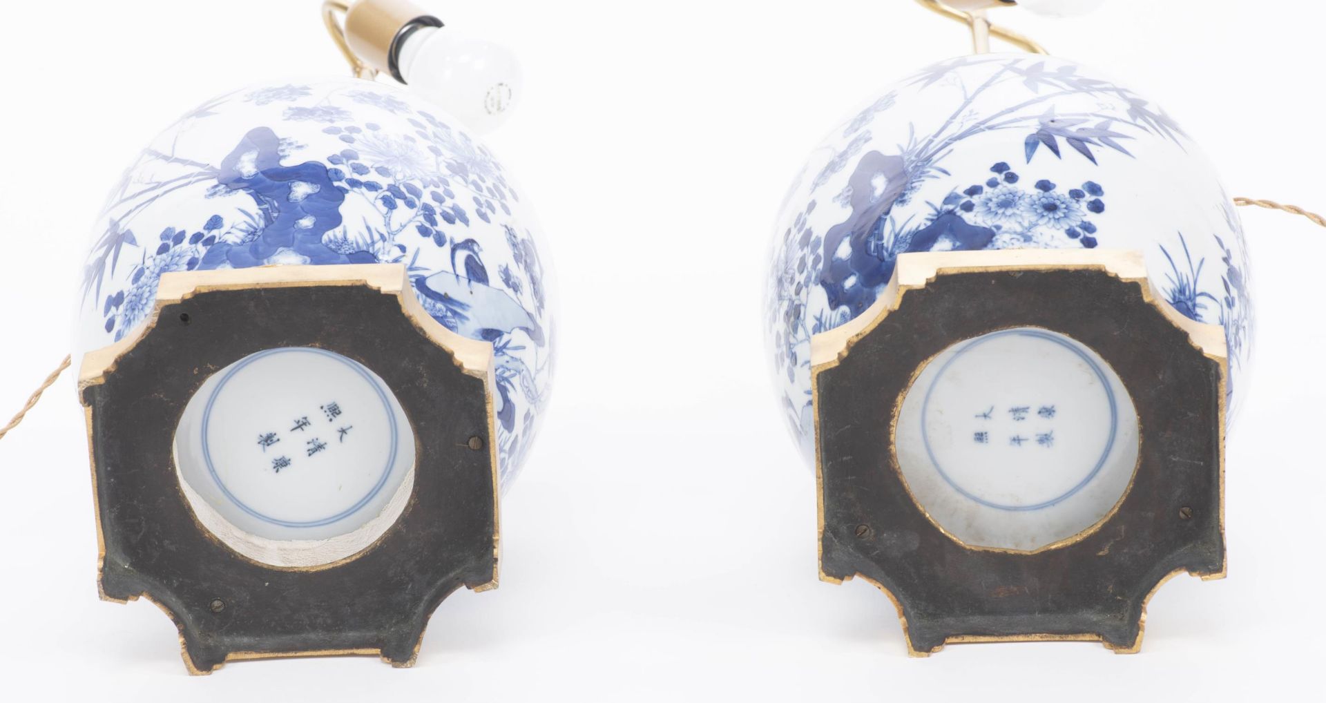 Paire de lampes en porcelaine de Chine, marque Kangxi - Image 11 of 16