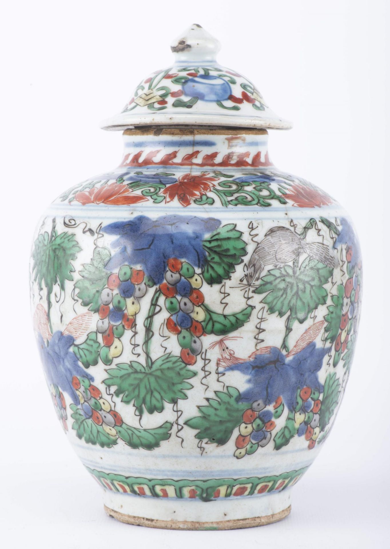 Jarre en porcelaine de Chine à décor en Wucai, fin de l'époque Ming - Image 5 of 22
