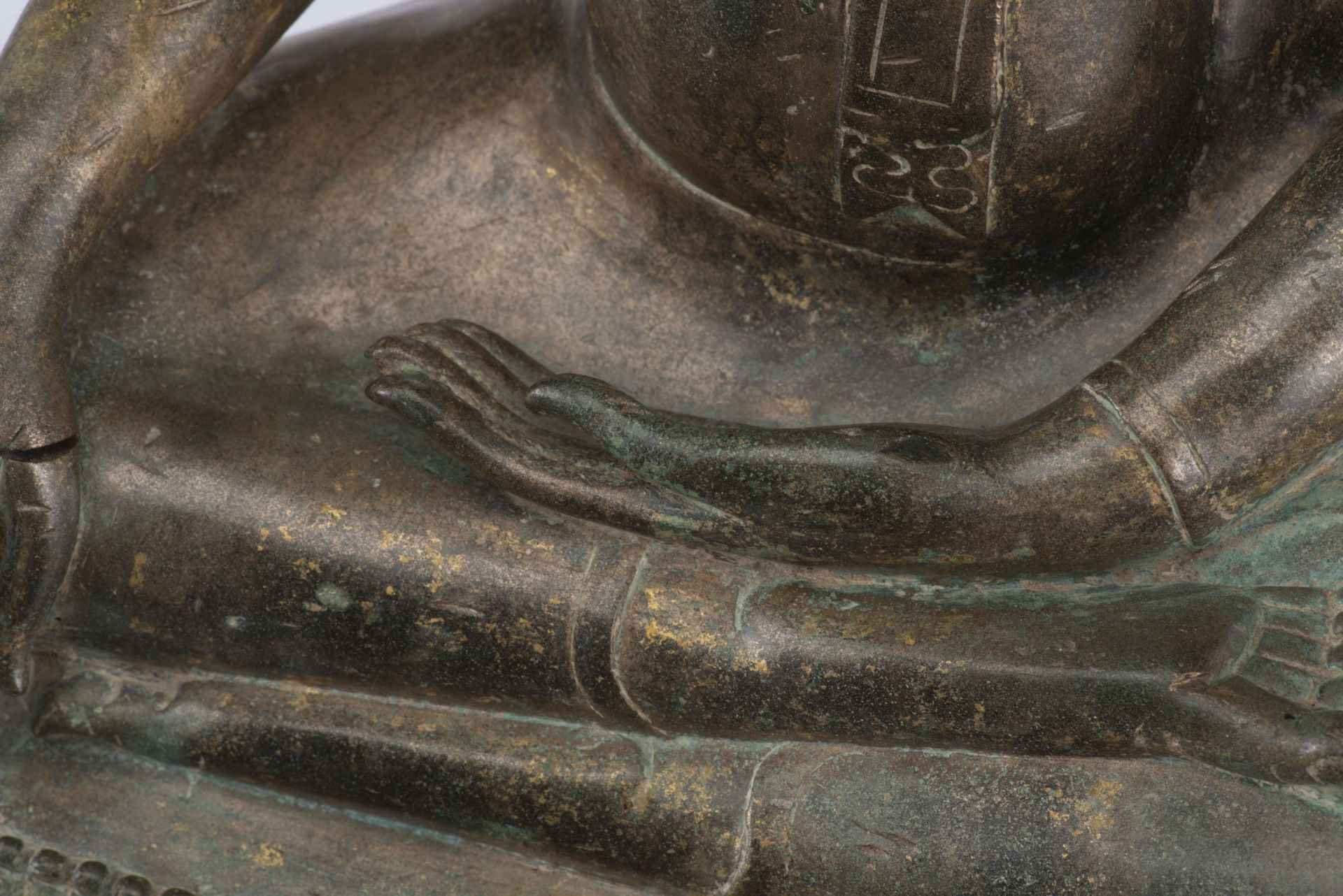 Buddha Thaï Sakyamuni (Maravijaya) en bronze à patine verte de la période Chien Saen, XIVe - Image 12 of 18