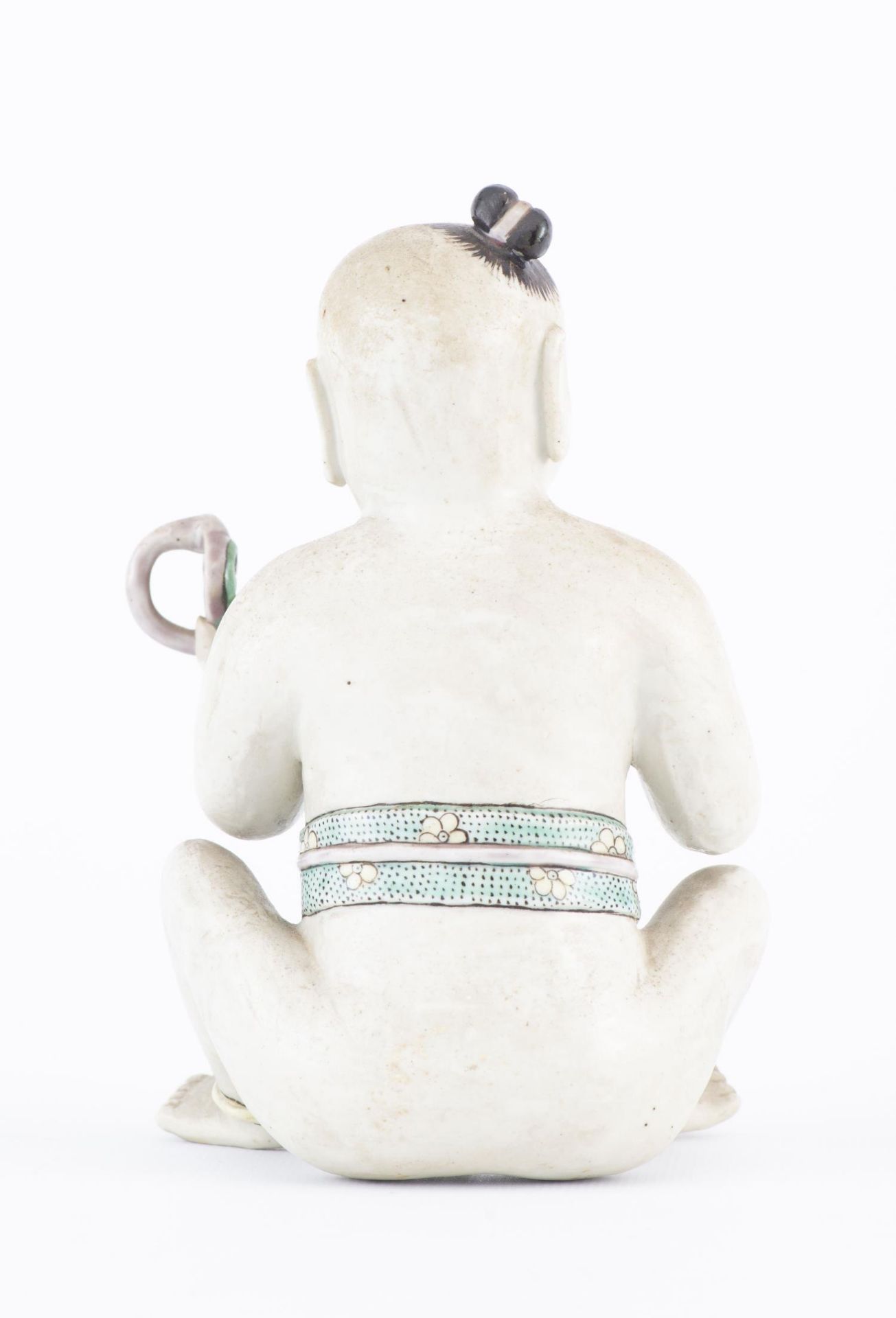Statuette d'un Hoho (jeune garçon) assis en biscuit - Image 5 of 18