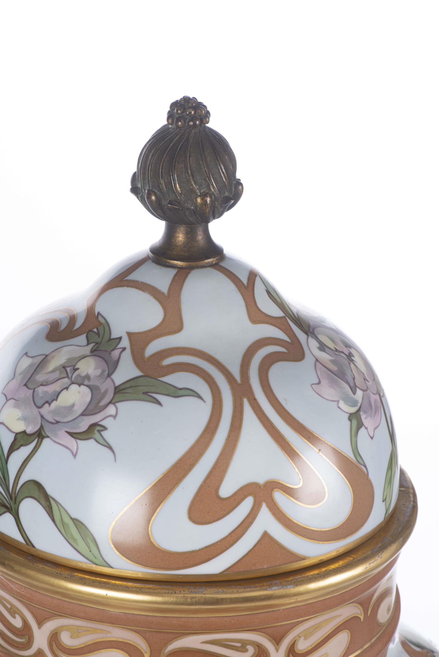 Grand vase en porcelaine de Limoges France par W.G. & Co par W. Guerin & Cie - Image 8 of 18