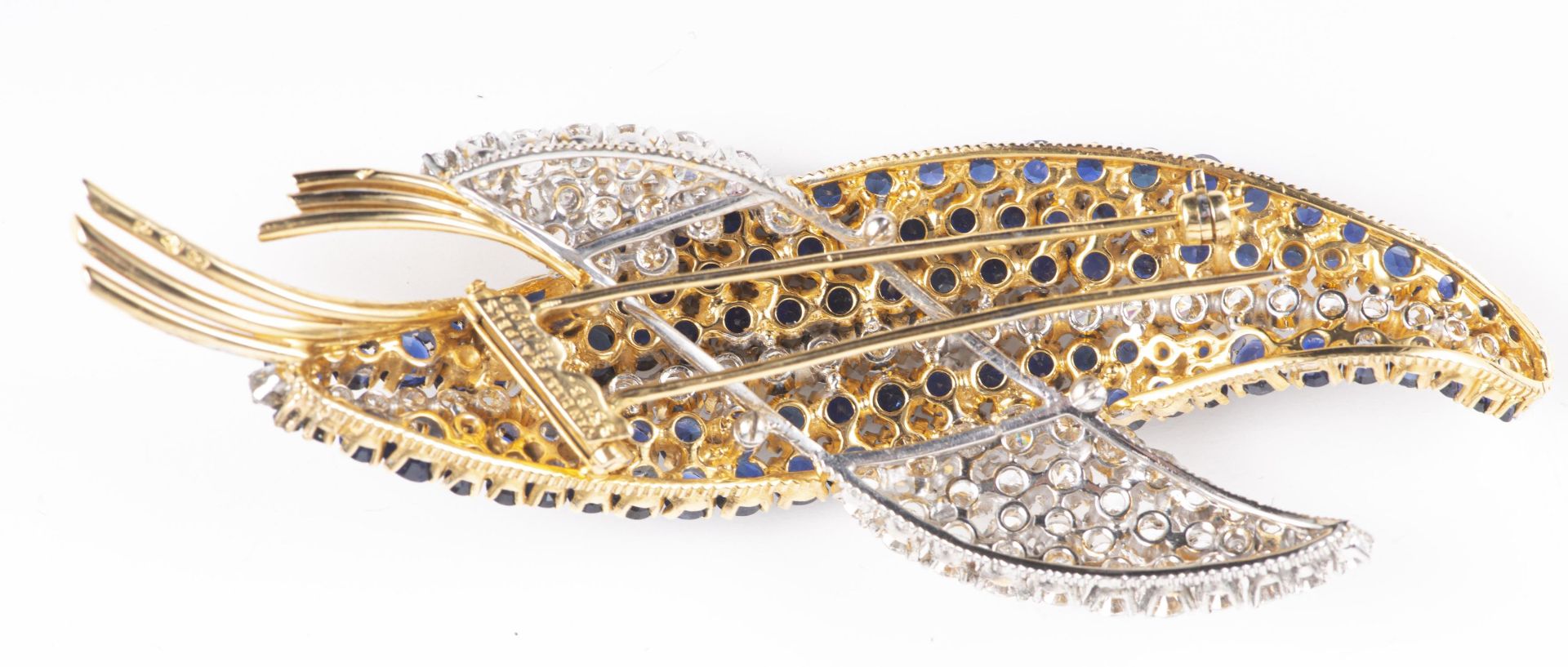 VAN CLEEF & ARPELS, broche double feuille en or et platine avec diamants et saphirs - Image 5 of 18