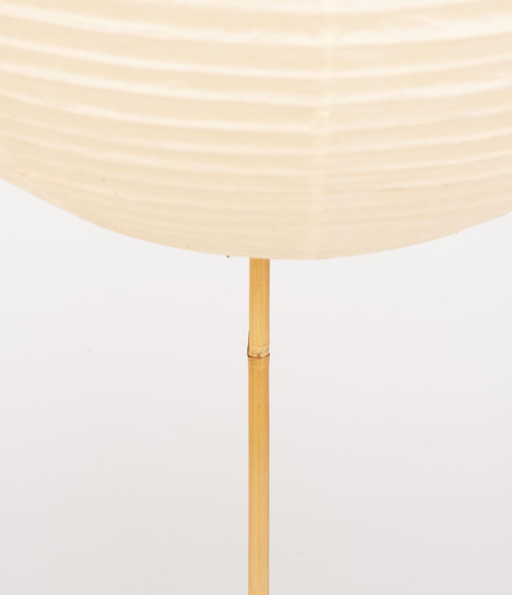 Isamu Noguchi (1904-1988), lampadaire en fer, papier Washi et bambou - Bild 17 aus 20