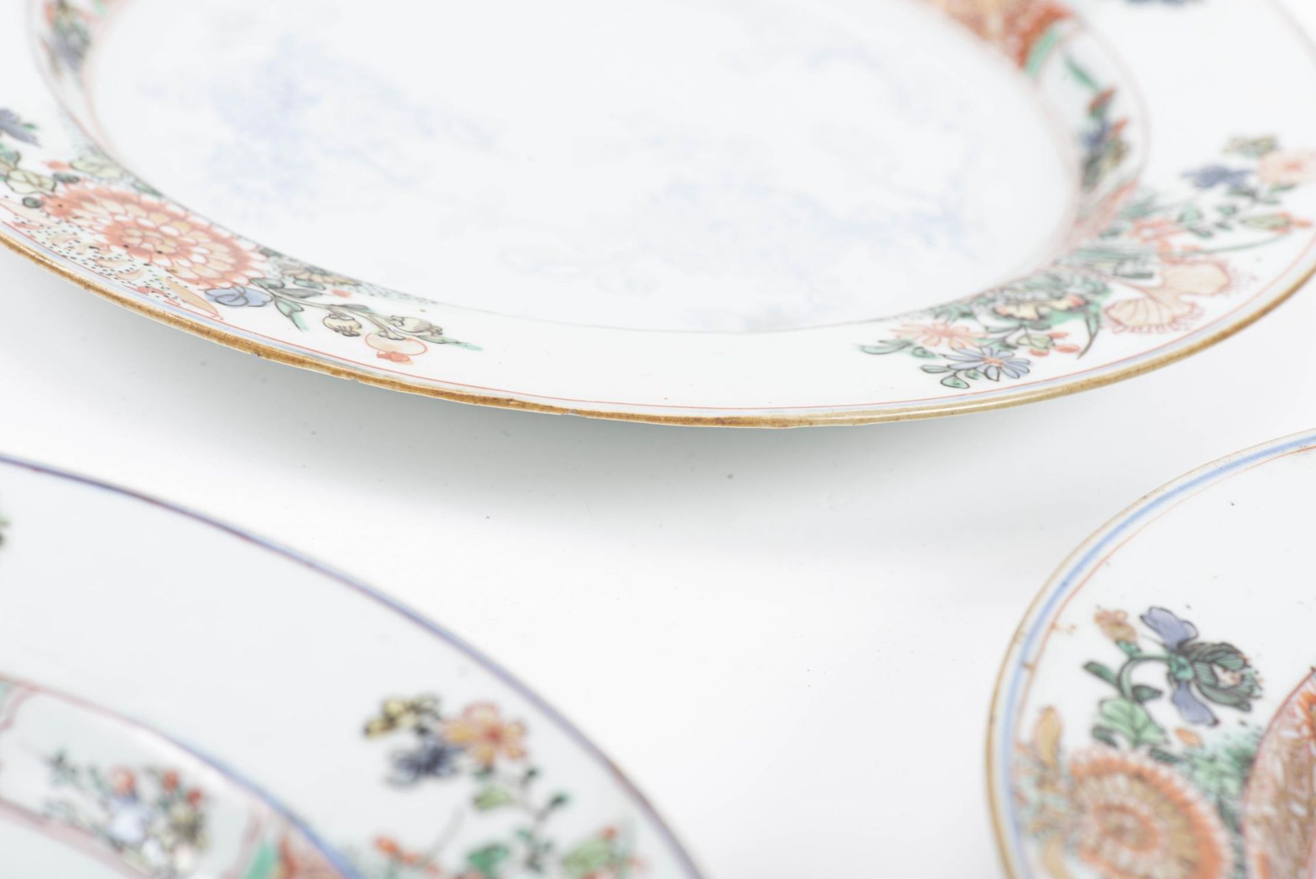 Cinq assiettes en porcelaine de Chine - Image 6 of 26