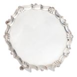 Plat quadripode en argent sterling de Londres, XVIIIe