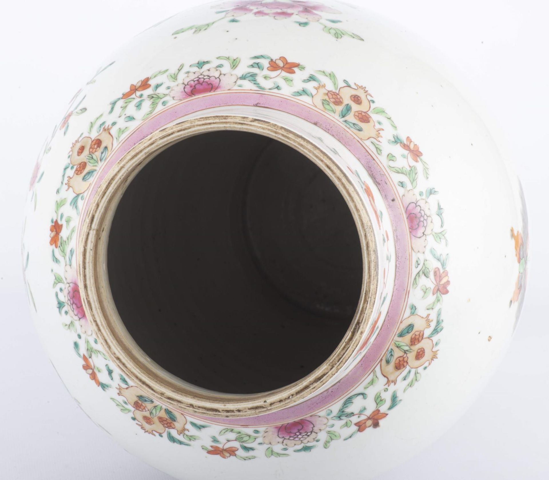 Vase en porcelaine de Chine à décor en famille rose, époque Qing - Image 8 of 14