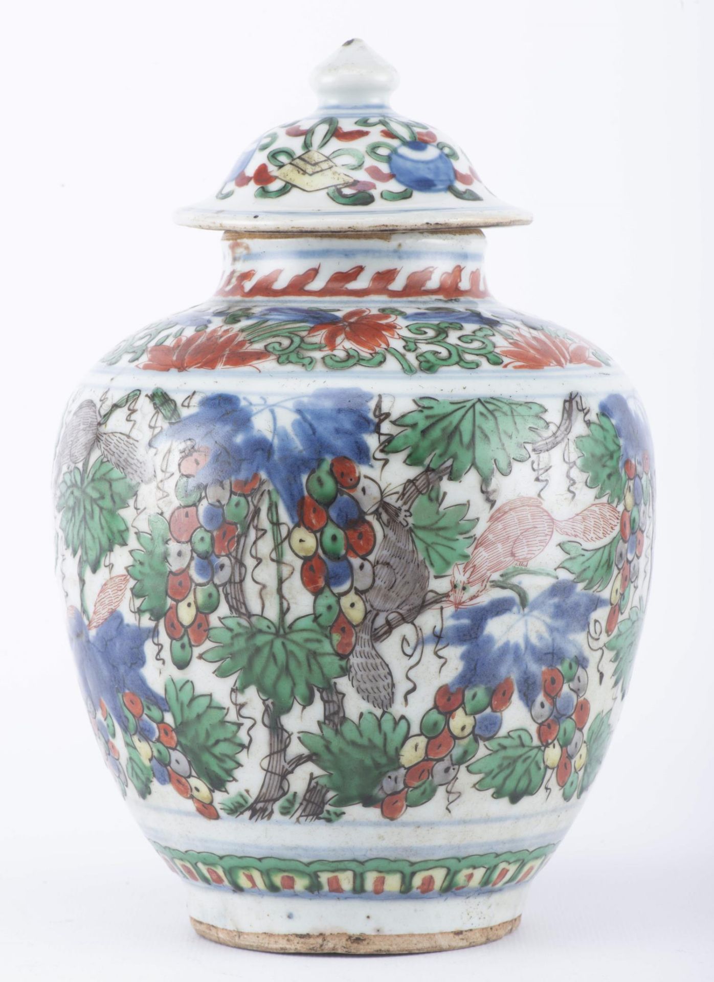 Jarre en porcelaine de Chine à décor en Wucai, fin de l'époque Ming - Image 4 of 22