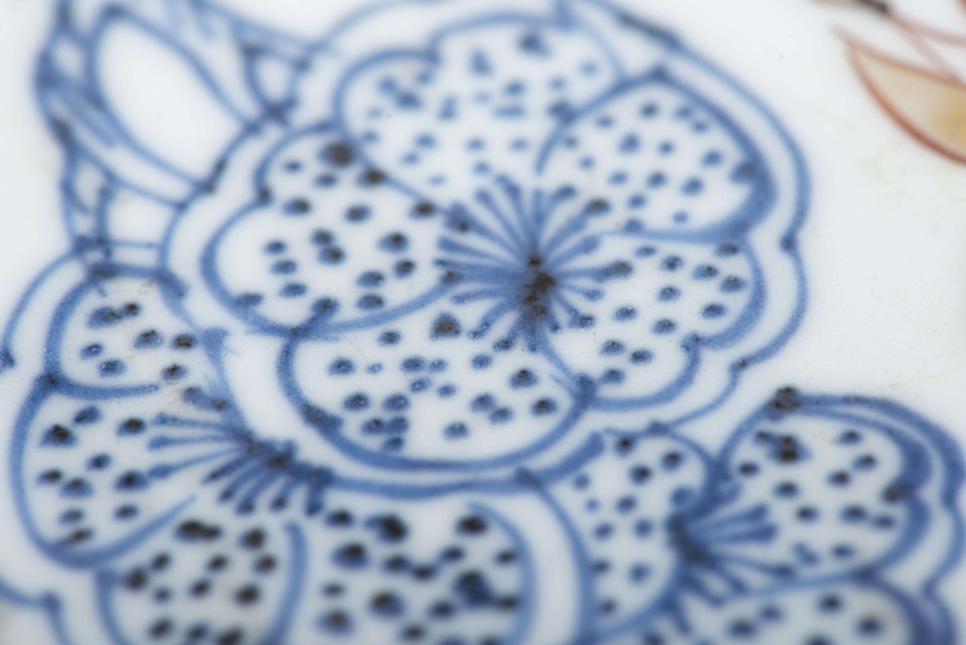 Grande coupe en porcelaine de Chine à décor en Imari, époque Kangxi - Image 14 of 14