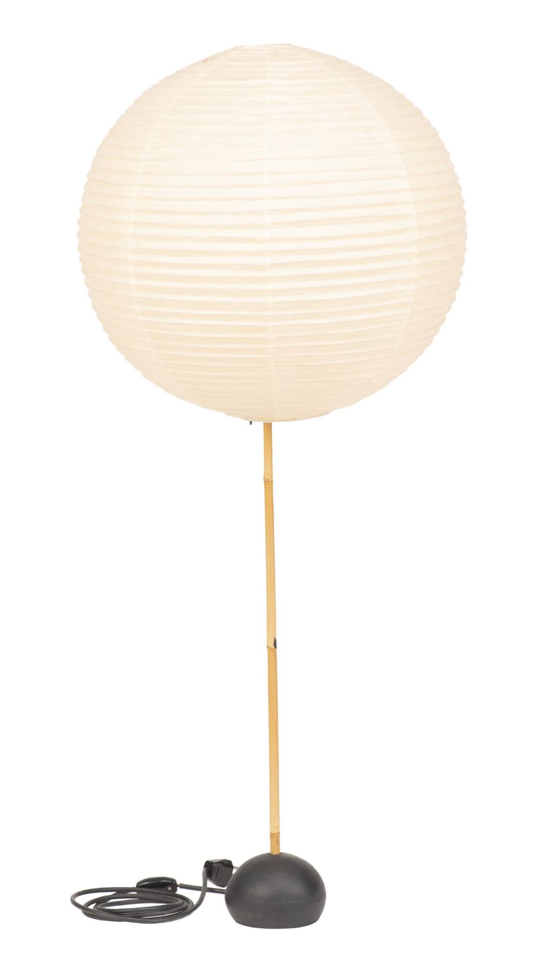 Isamu Noguchi (1904-1988), lampadaire en fer, papier Washi et bambou