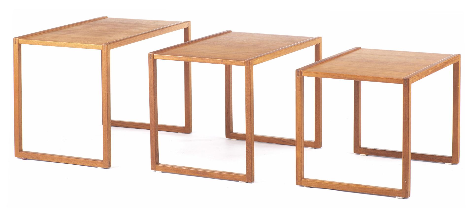 Trois tables gigognes bout de canapé en teck - Image 2 of 24
