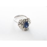 Bague, or gris, saphir de Ceylan et diamants