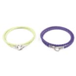 ENIGMA by Gianni Bulgari, paire de bracelets en cuir tressé (divers coloris) et fermoir or gris