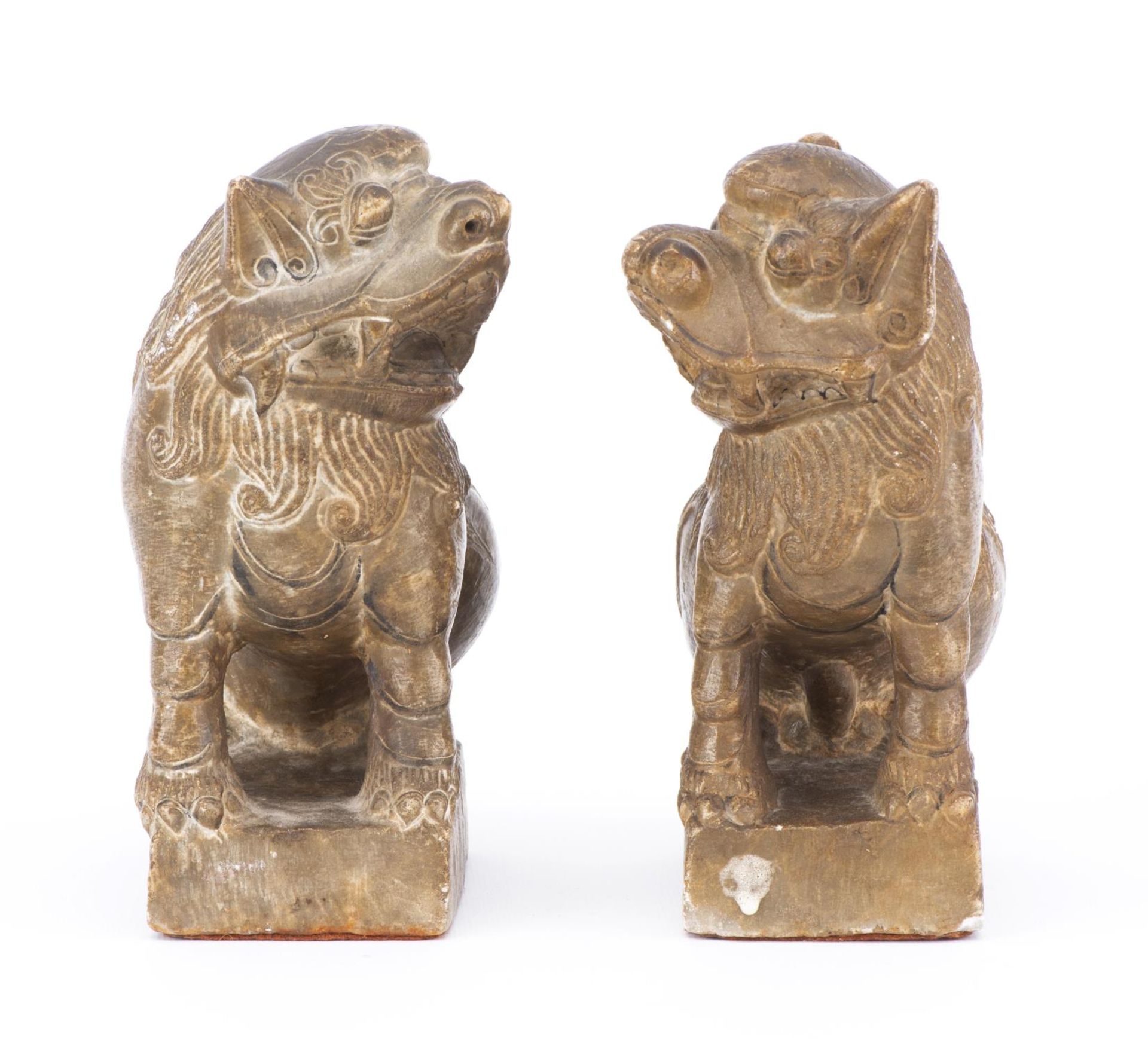 Deux chiens de Fo ou Shishi en marbre, époque QIng