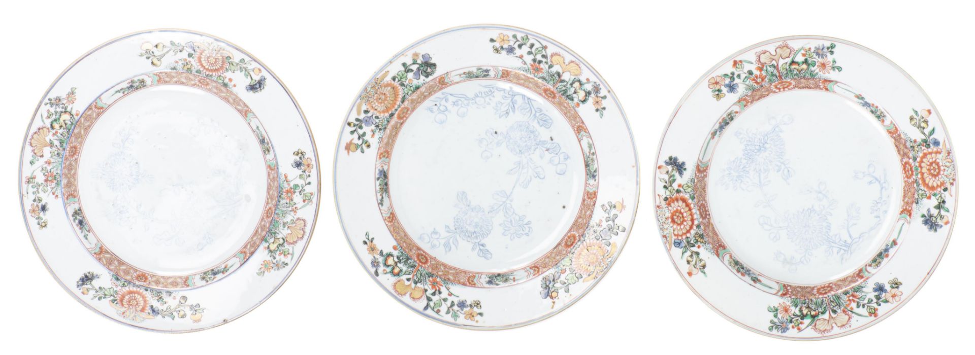 Cinq assiettes en porcelaine de Chine