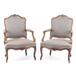 Paire de fauteuils d'époque Louis XV en bois de hêtre