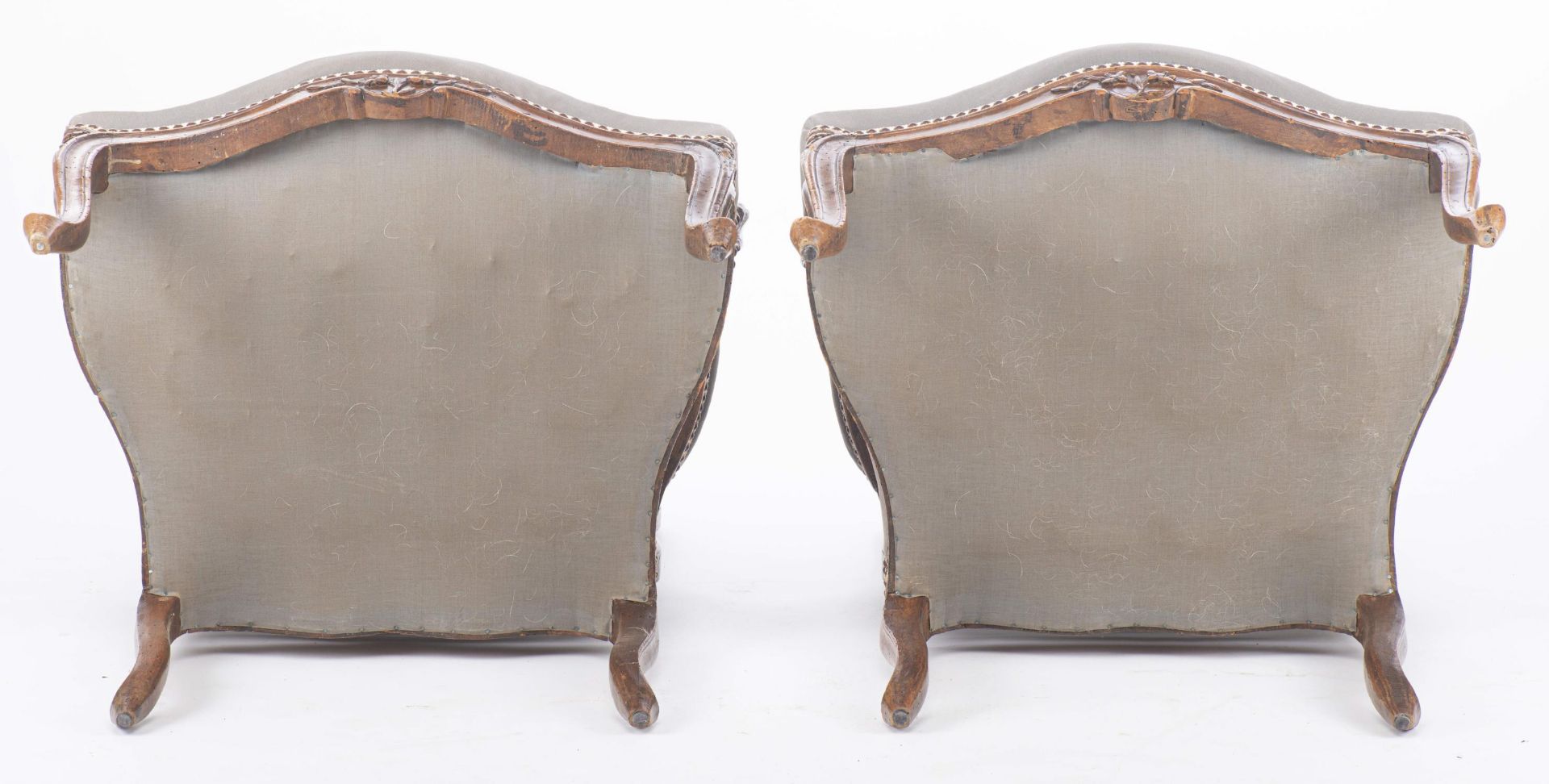 Paire de fauteuils d'époque Louis XV en bois de hêtre - Image 10 of 28