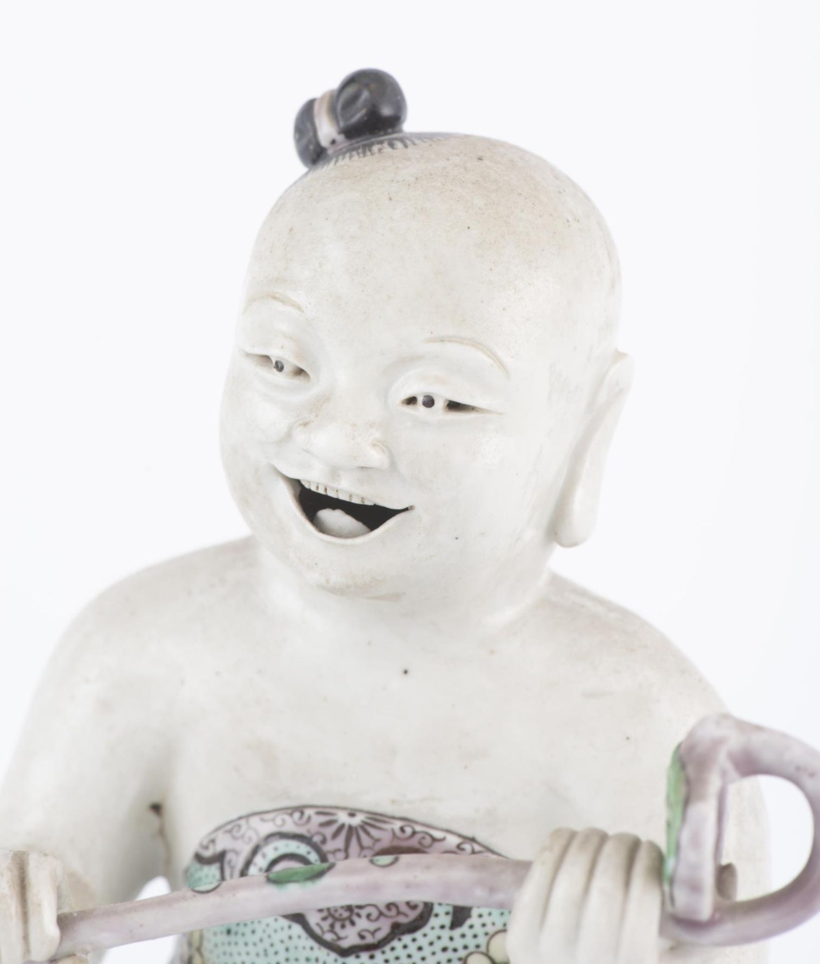 Statuette d'un Hoho (jeune garçon) assis en biscuit - Image 10 of 18