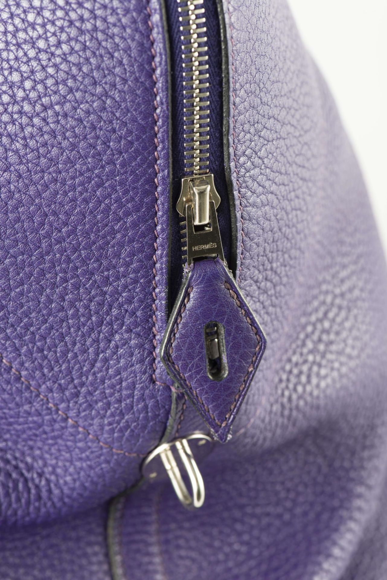 HERMES, Sac "Bolide" de voyage en cuir violet... - Image 6 of 9