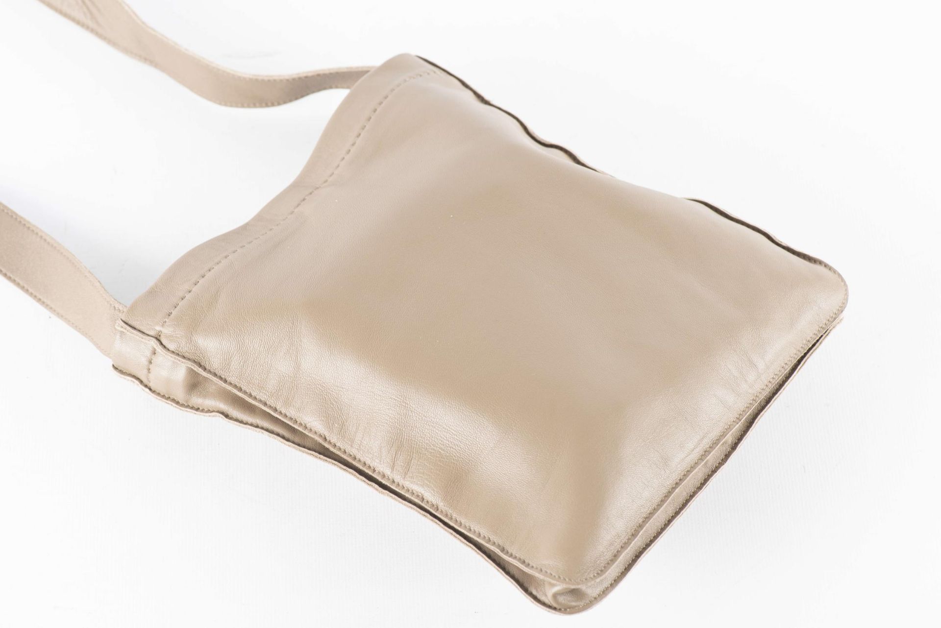 HERMES, Pochette taupe... - Image 2 of 7