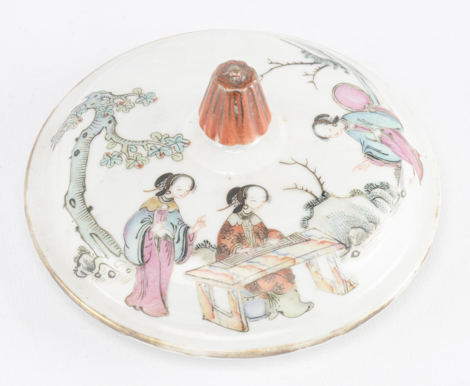 CHINE, Pot couvert à deux anses à décor en famille rose... - Image 17 of 19