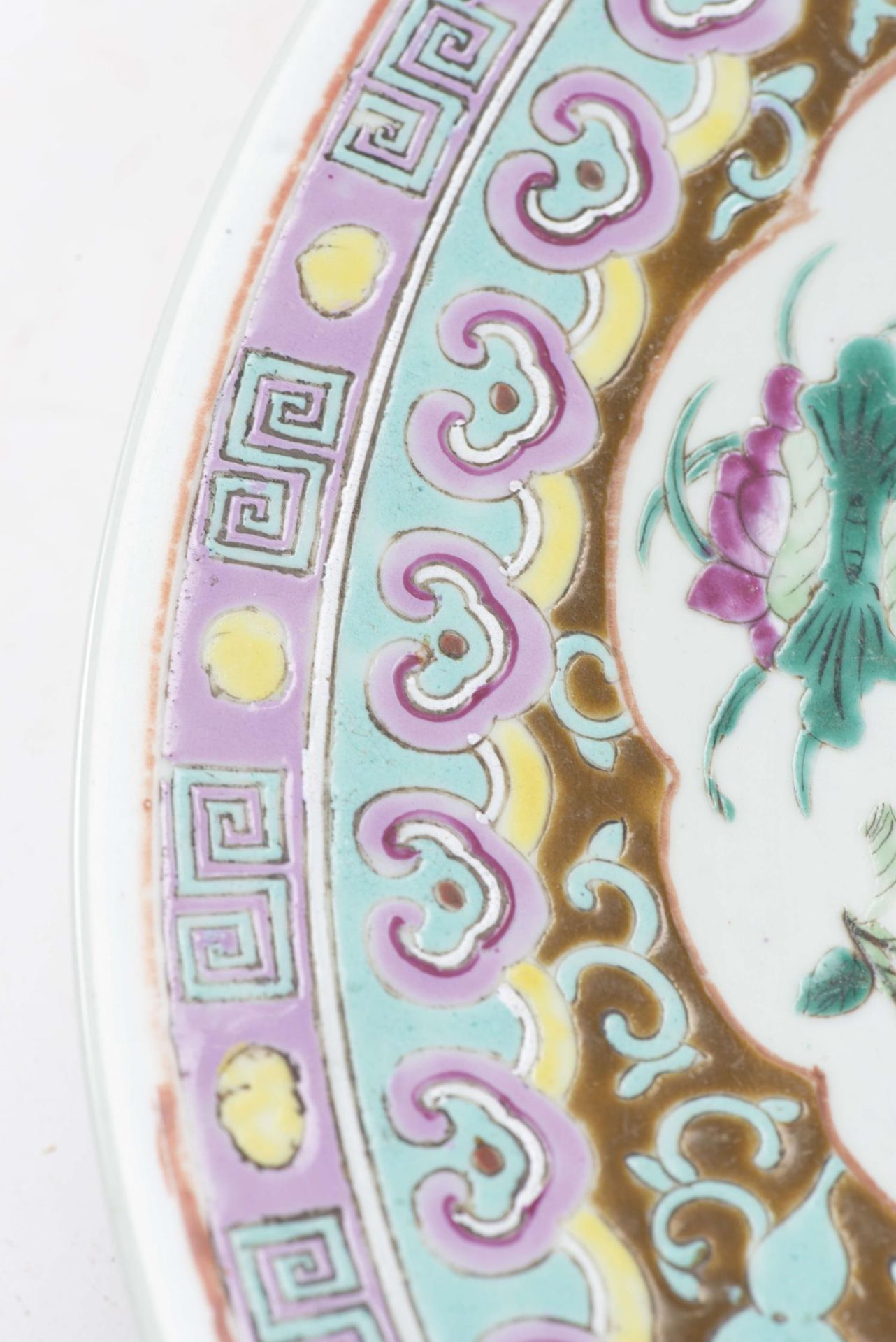 CHINE, Grande coupe en porcelaine &amp;agrave; d&amp;eacute;cor en famille rose... - Image 4 of 4